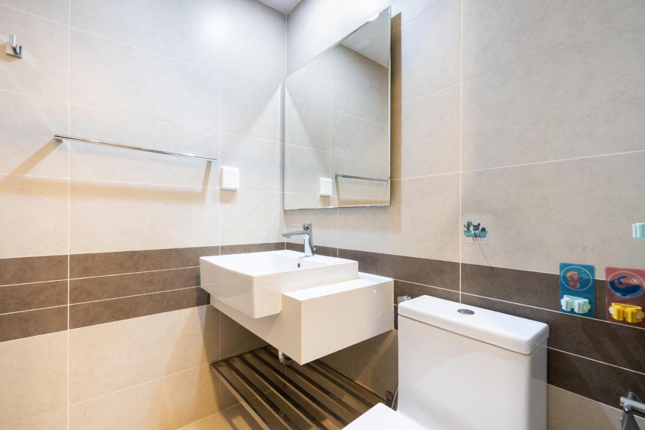 River Inn Apartment With Pool & Gym ホーチミン市 エクステリア 写真